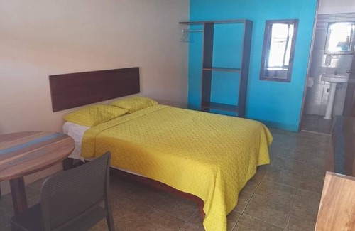 Jacó Hotel | Hotel Cabinas Jacomar