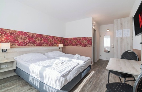 Berenbostel Hotel | Hotel Café Galerie