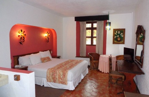 Ziracuaretiro Hotel | Hotel Campestre Hacienda Caracha