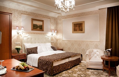 Gyor Hotel | Hotel Capitulum