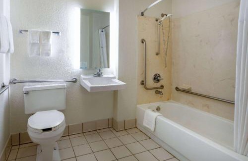 Palmetto Dunes Hotel | Hotel Carolina A Days Inn by Wyndham