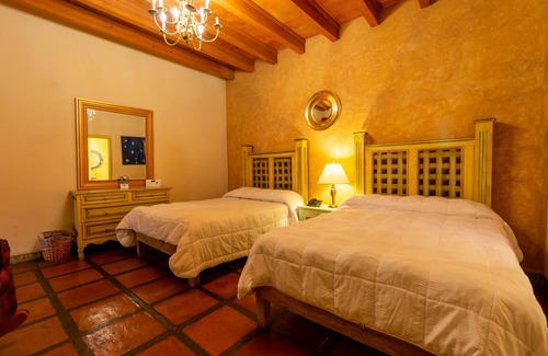 Barrio de La Presa Hotel | Hotel Casa Mágica