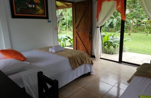Katira Cabina | Hotel Catarata Río Celeste