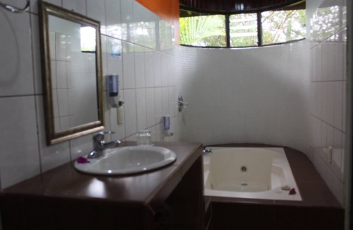 Katira Cabina | Hotel Catarata Río Celeste