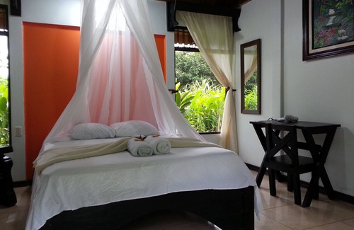 Katira Cabina | Hotel Catarata Río Celeste
