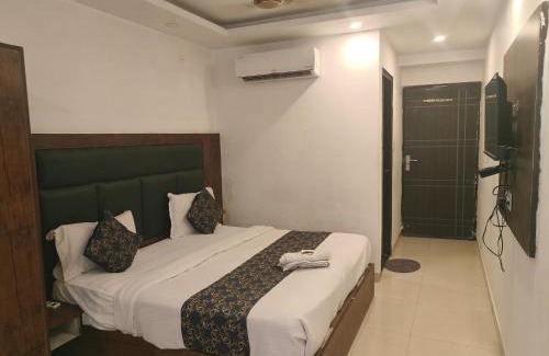 South West Casa | Hotel Caves Suite Delhi Airport