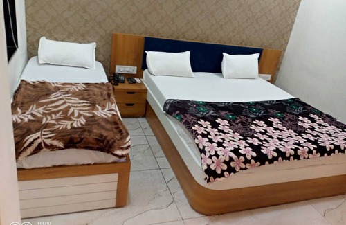 Halvad Casa | HOTEL CENTER POINT GUEST HOUSE