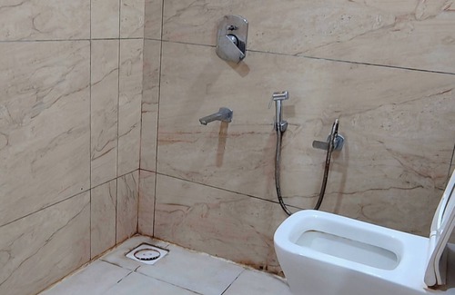 Halvad Casa | HOTEL CENTER POINT GUEST HOUSE