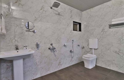 Mundra Hotel | Hotel Centre Point