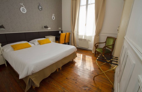Cannes City Centre Hotel | Hotel Chalet de l'Isère