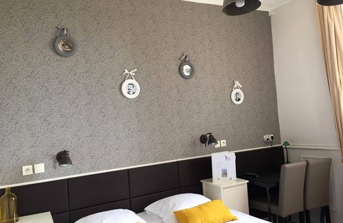 Cannes City Centre Hotel | Hotel Chalet de l'Isère