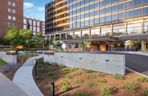 Burlington Hotel | Hotel Champlain Burlington, Curio Collection by Hilton