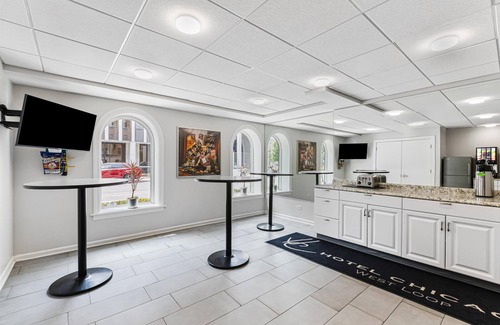 Near West Side Hotel | Hotel Chicago West Loop, SureStay Collection by Best Western