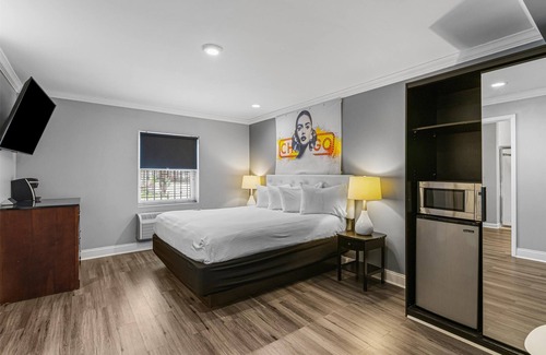 Near West Side Hotel | Hotel Chicago West Loop, SureStay Collection by Best Western