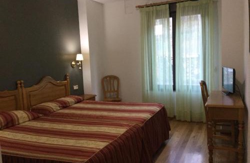Candelario Hotel | Hotel Cinco Castaños
