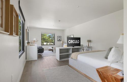 North Charleston Hotel | Hotel Circulo Park Circle Corner Suite 380