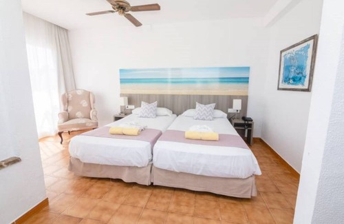 S'Illot-Cala Morlanda Hotel | Hotel Club S'illot