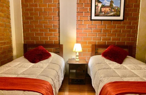 San Vicente de Cañete Hotel | Hotel Colibri