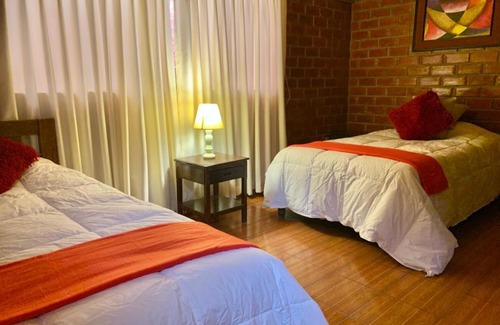 San Vicente de Cañete Hotel | Hotel Colibri