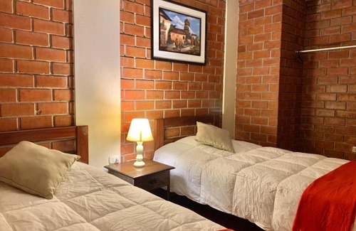 San Vicente de Cañete Hotel | Hotel Colibri