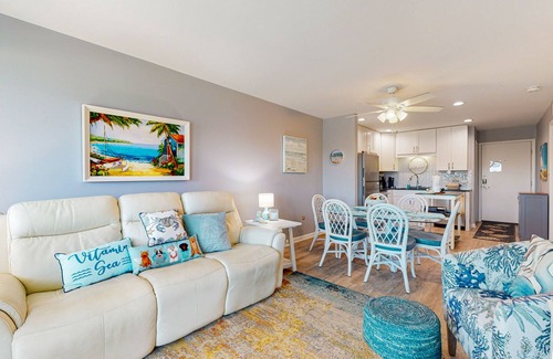 Fort Morgan Condominio | ¡NUEVO LISTADO! Condominio del hotel cuenta con acceso a la playa, piscina compartida / jacuzzi, cerca de la ciudad