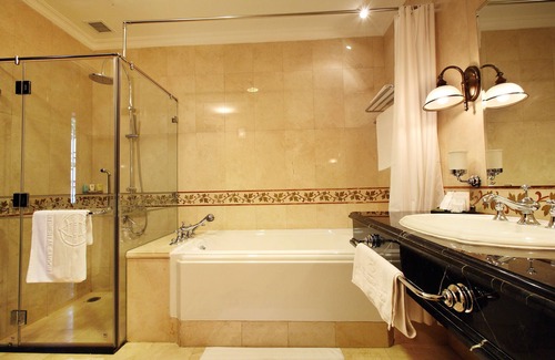Dong Khoi Hotel | Hotel Continental Saigon