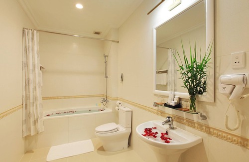 Dong Khoi Hotel | Hotel Continental Saigon
