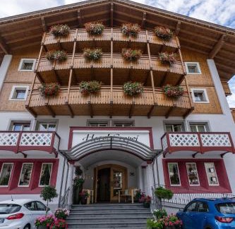 San Giovanni di Fassa Hotel | Hotel Crepei