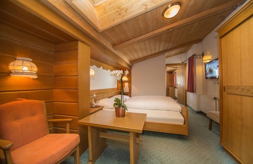 Ravaisch Hotel | Hotel Cresta