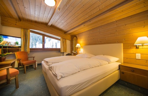 Ravaisch Hotel | Hotel Cresta