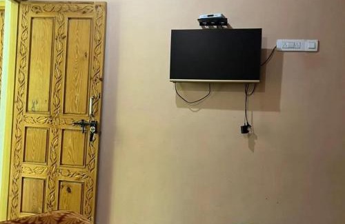 Srinagar Casa | Hotel Crown Palace