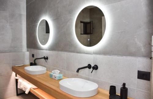 Curtea De Arges Hotel | Hotel Curtea Veche