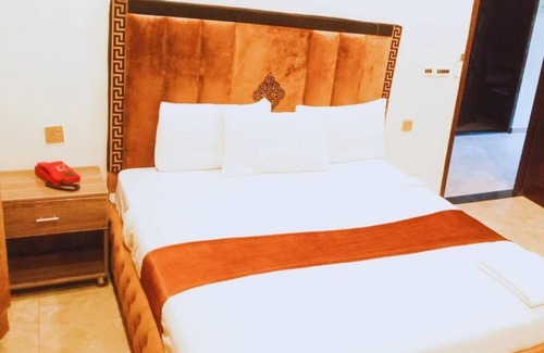 Lahore Hotel | Hotel Days Inn Emporium
