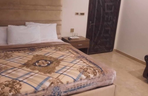 Lahore Hotel | Hotel Days Inn Emporium