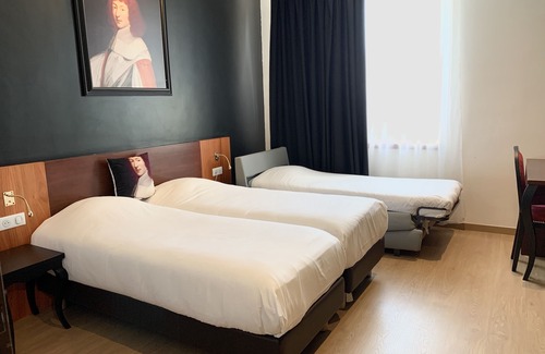 Notre-Dame Hotel | Hotel Des Lys