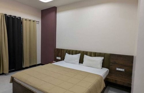 Khategaon Hotel | Hotel Dhruvnanda Palace Khategaon