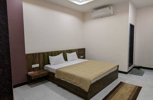 Khategaon Hotel | Hotel Dhruvnanda Palace Khategaon