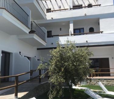 Zahara de los Atunes Hotel | Hotel Doña Lola Zahara