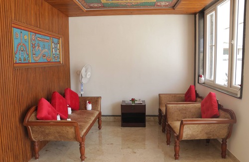 Gobichettipalayam Hotel | Hotel Emeraald House
