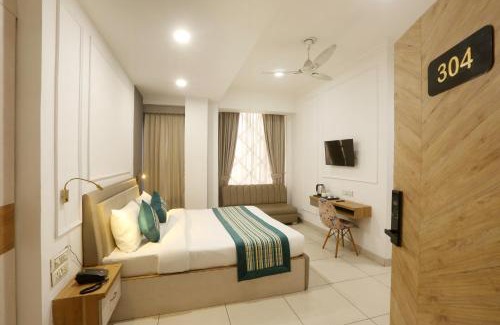 Noida Hotel | Hotel Emerald Suites & Banquet By Aura