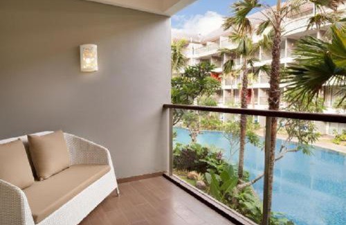 Sunset Road Hotel | Hotel Encore Seminyak Bali - Premier Pool View Room Only