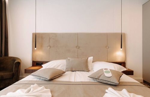 Znjan Hotel | Hotel Fanat