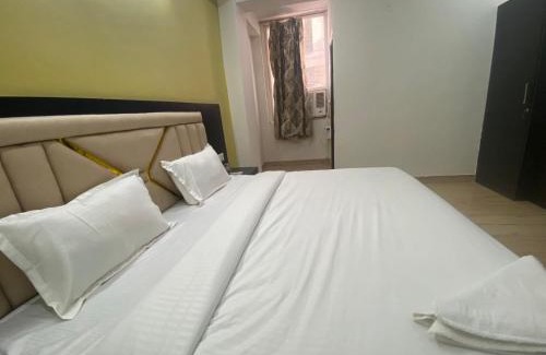 Dwarka Casa | Hotel Fuchsia Stay