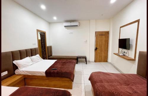 Ujjain Hotel | HOTEL G- RESIDENCY Near Shri Mahakaleshwar Jyotirlinga Temple - Railway Station Ujjian - Fully Air Conditioned And Spacious Room - Excellent Service Recommended
