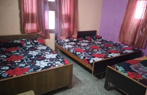 Mayapur Hotel | Hotel Gayatri Guest House Haridwar - Perfect Location And Comfortable Room