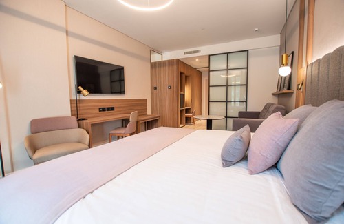 San Bernardo Hotel | Hotel Giralda Center
