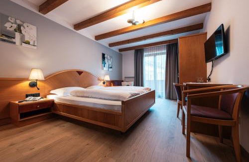 Monguelfo Hotel | Hotel Goldene Rose