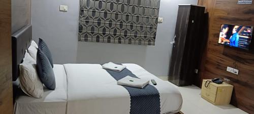 Pimple Saudagar Hotel | Hotel Grand View - Pimple Saudagar