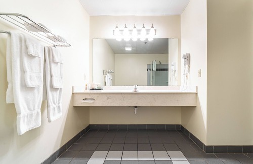 Put-in-Bay Hotel | Hotel Guest Room on Put in Bay Island