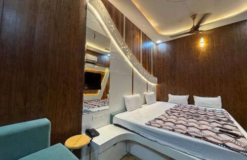 Mathura Casa | Hotel Guruvayur Dham
